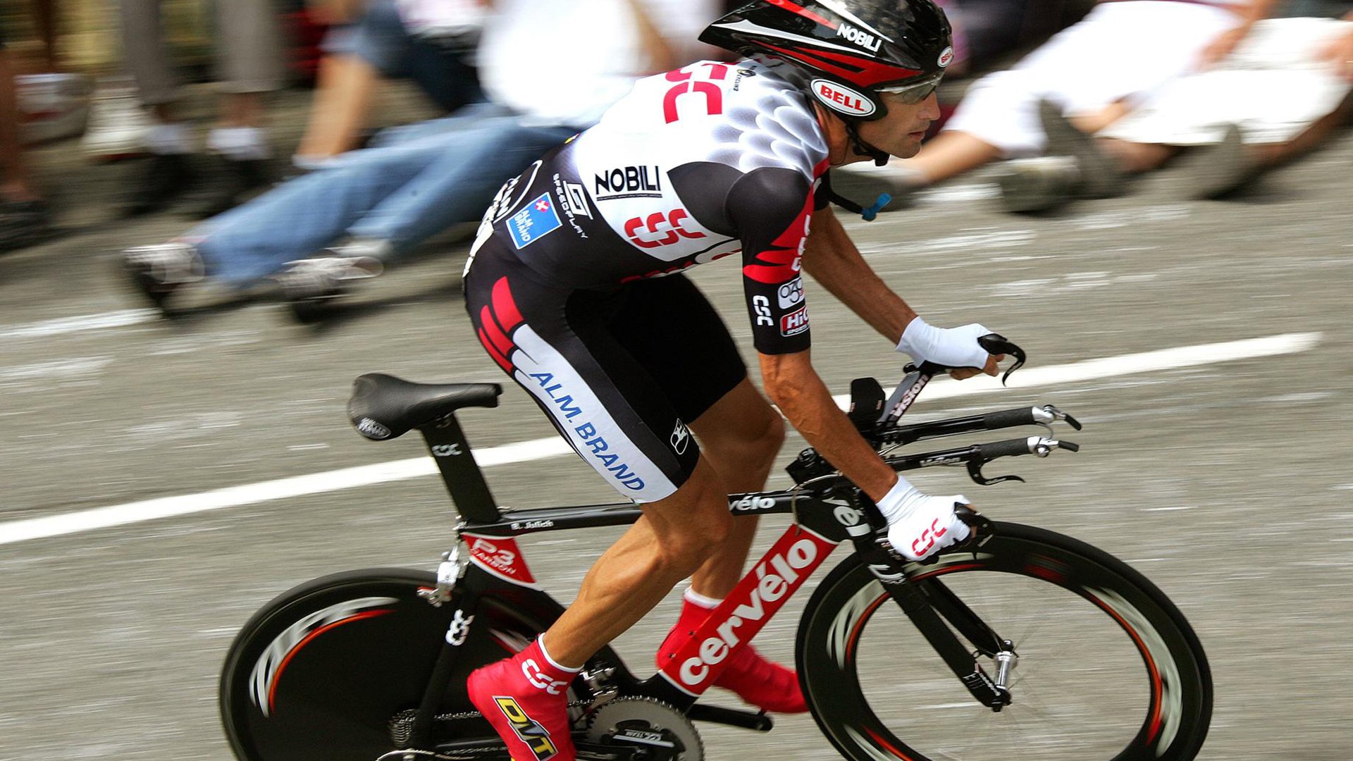 开云体育入口-布克彻底打爆防线，76人压制湖人，当个人英雄主义撞上钢铁洪流